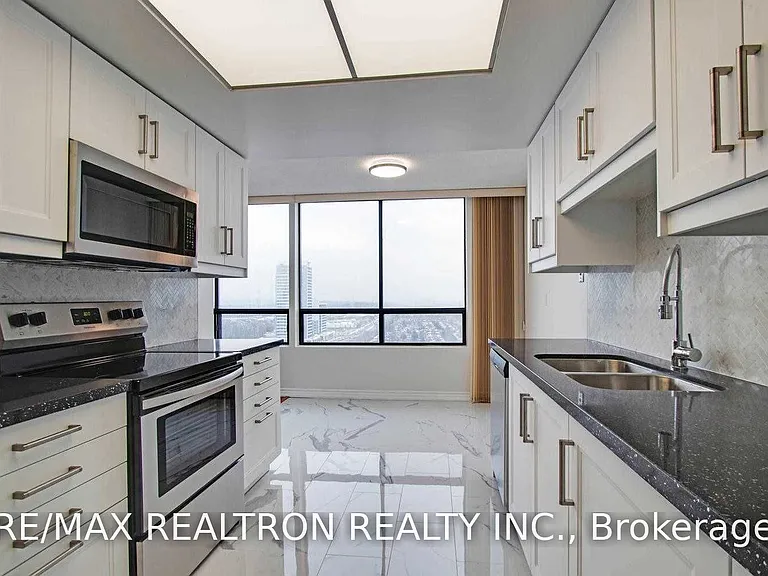 7601 Bathurst St #Penthouse 12 — Photo 7