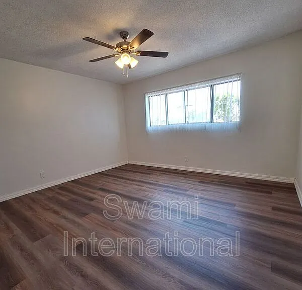 532 W Olive St #17 — Photo 9