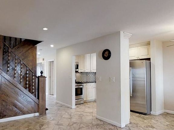 2nd image of 2864 W 22nd St