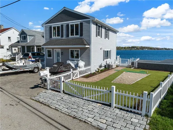 177 Seaconnet Blvd, Portsmouth, RI 02871