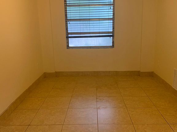 5th image of 514 Hillcrest St #C