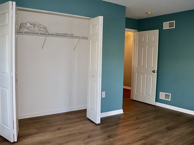 44 Courtyard Dr — Photo 52