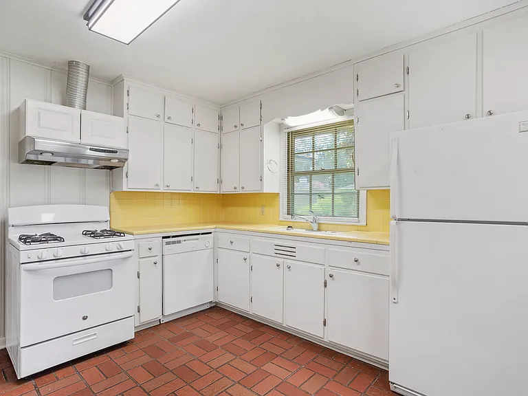 1918 Orchid St — Photo 23