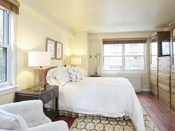 3rd image of 101 W 12th St APT 4G