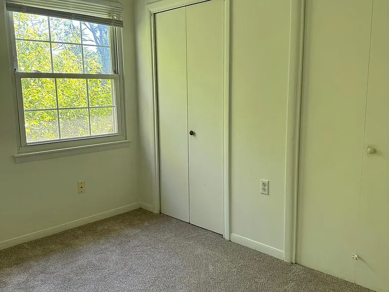 242 Cameron St — Photo 13