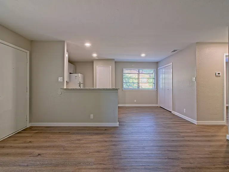 401 Hedgewood Dr #C — Photo 6