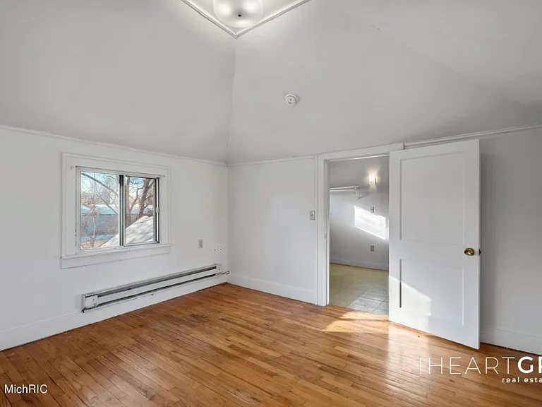 58 Caledonia St NE — Photo 6