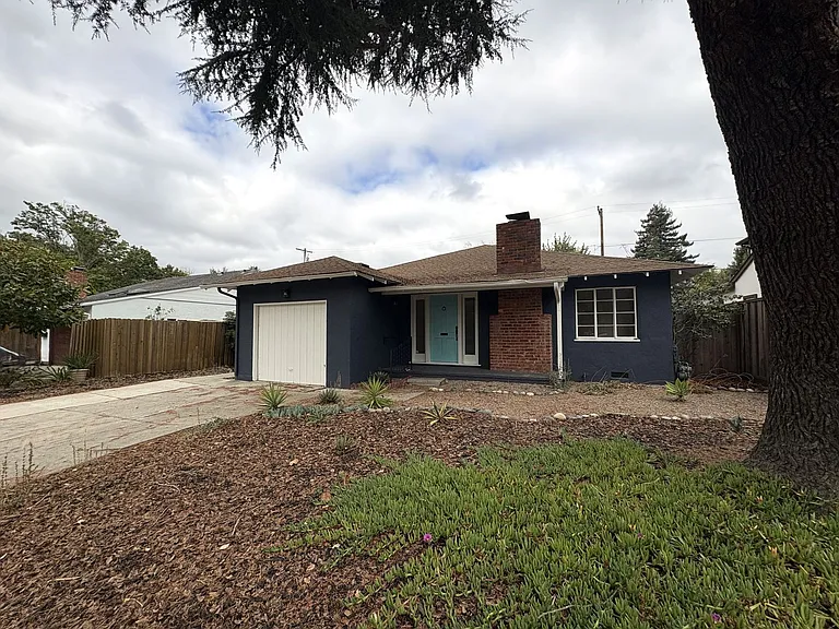 1023 Embarcadero Rd — Photo 3