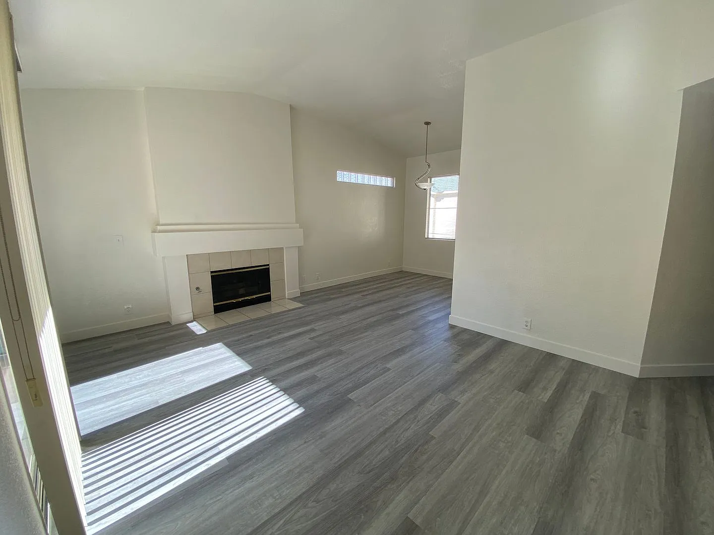 1 Bedroom Condo - W Tropicana/Decatur - 2nd floor unit. — Photo 3