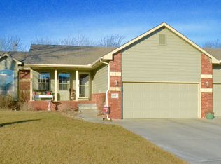 919 Cedar Brook Cir, Mulvane, KS 67110