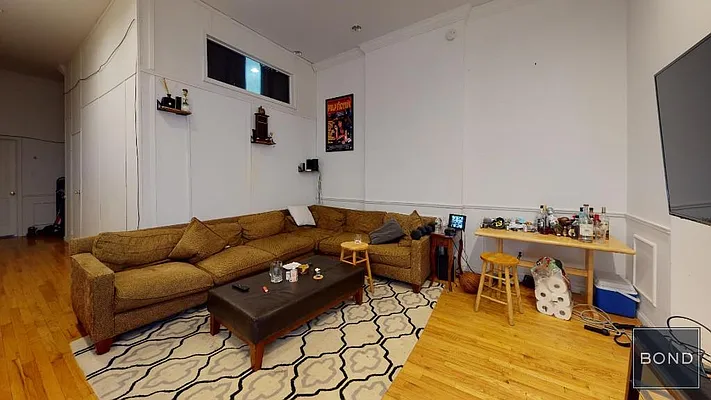 Rented by Bond New York | media 35