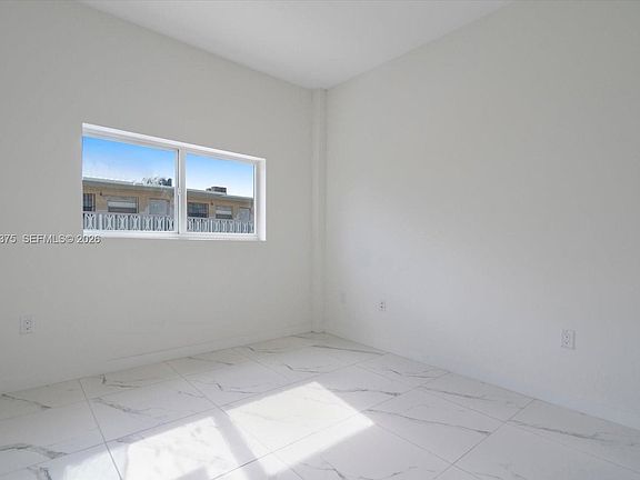 2nd image of 420 SW 7th Ave APT 201