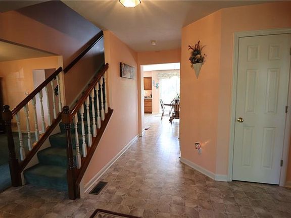 3rd image of 5736 Villahaven Dr