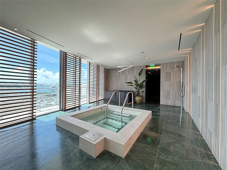 1400 Biscayne Blvd #1807 — Photo 17