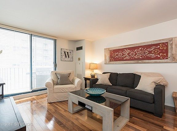 4th image of 1250 N La Salle Dr APT 501