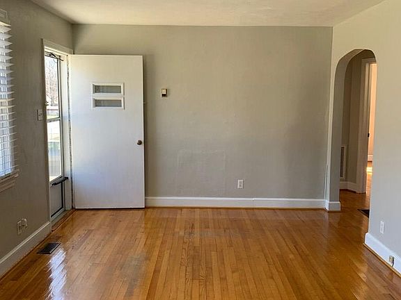 3rd image of 1408 Rivermont Hts