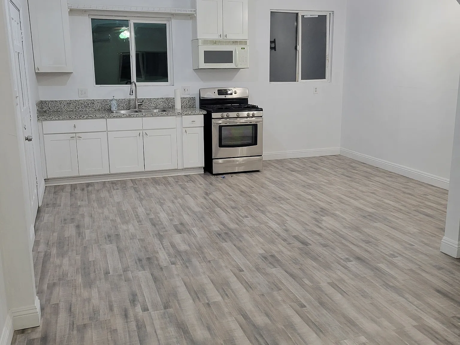 Studio, 375 sqft, $1,500 — Photo 2