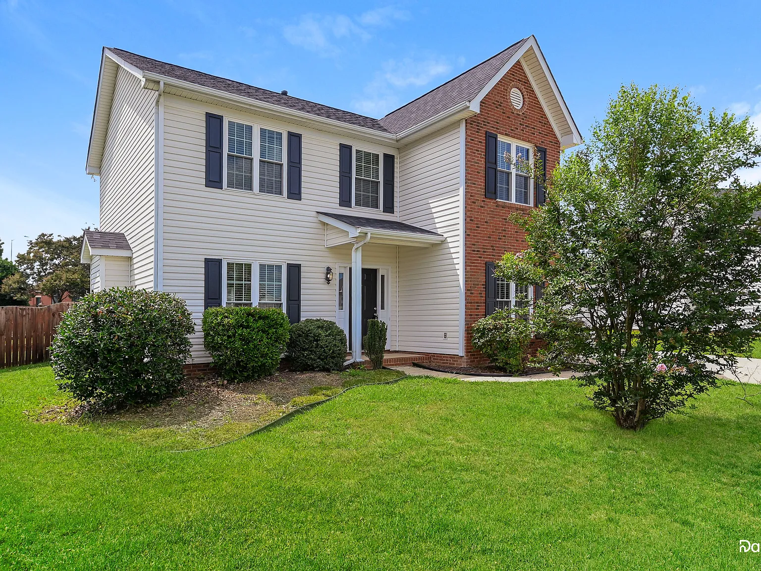 3 bed, 2.5 bath, 1718 sqft, $2,145 — Photo 2