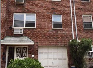 4211 Saull St, Flushing, NY 11355