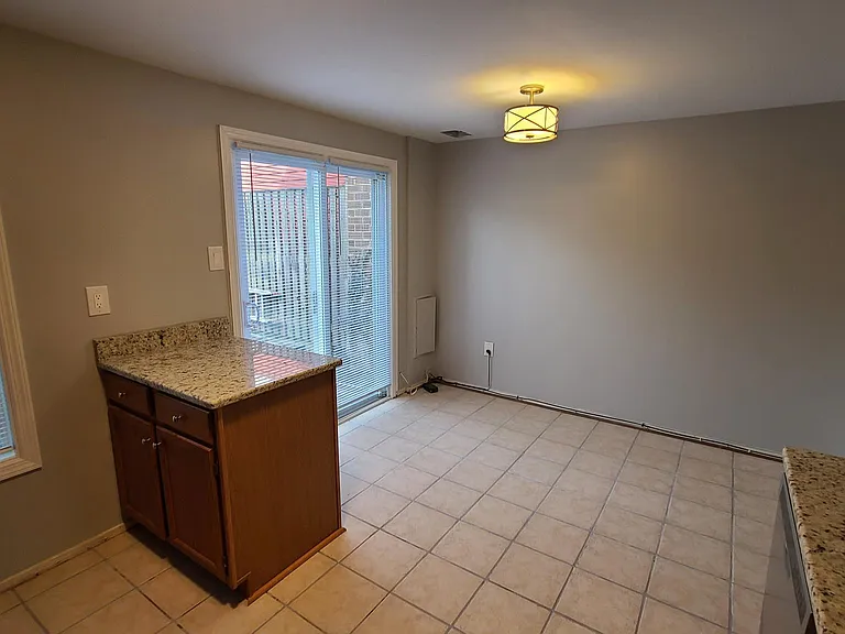 10724 Lester St — Photo 16