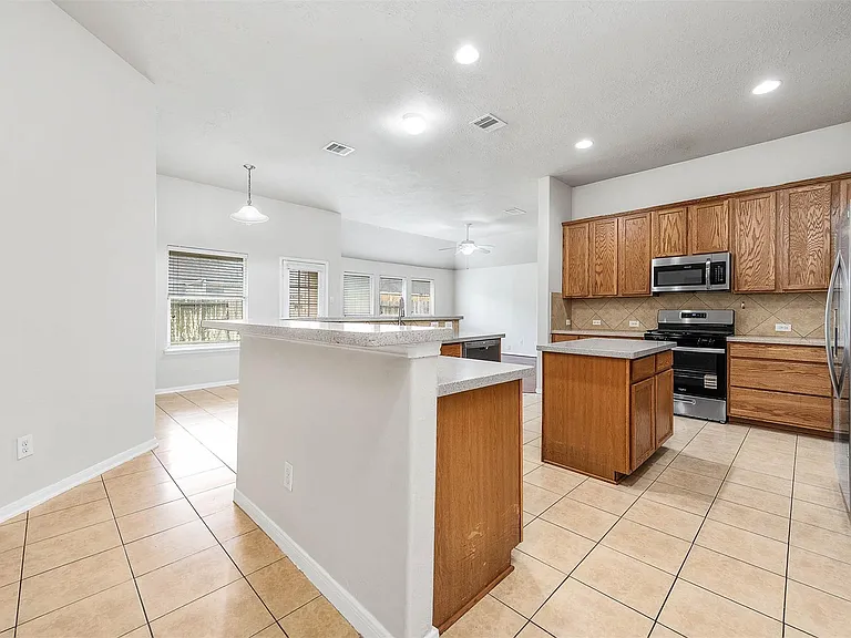 927 Hannah Falls Ln — Photo 10