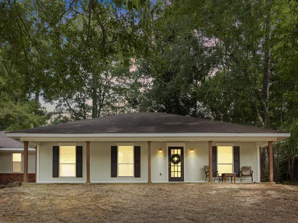 62 Sharmont Dr, Hattiesburg, MS 39402