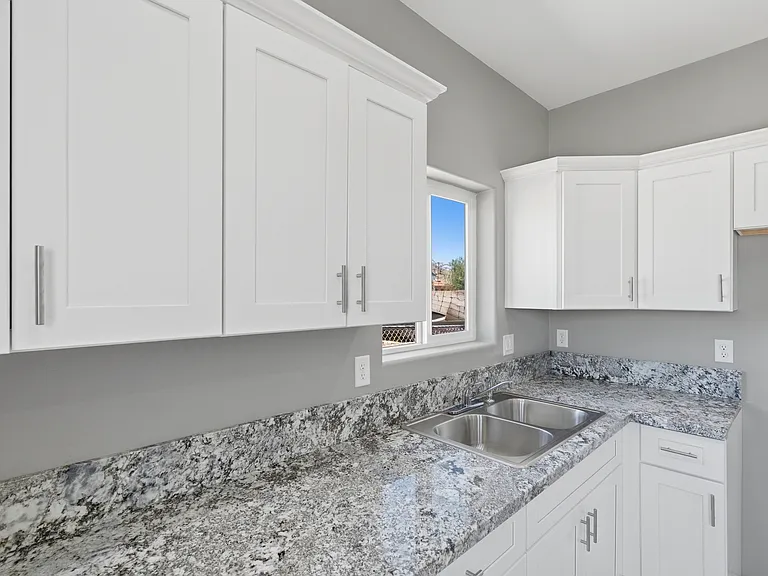 6009 S Fontana Ave #2 — Photo 11