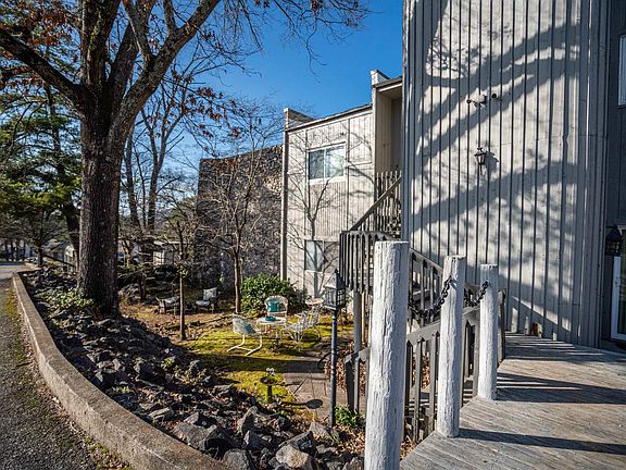 3rd image of 402 Oakwood Ave APT 201