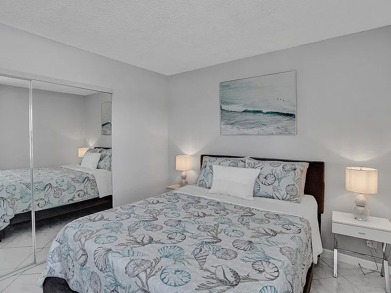 401 Golden Isles Dr #705 — Photo 28