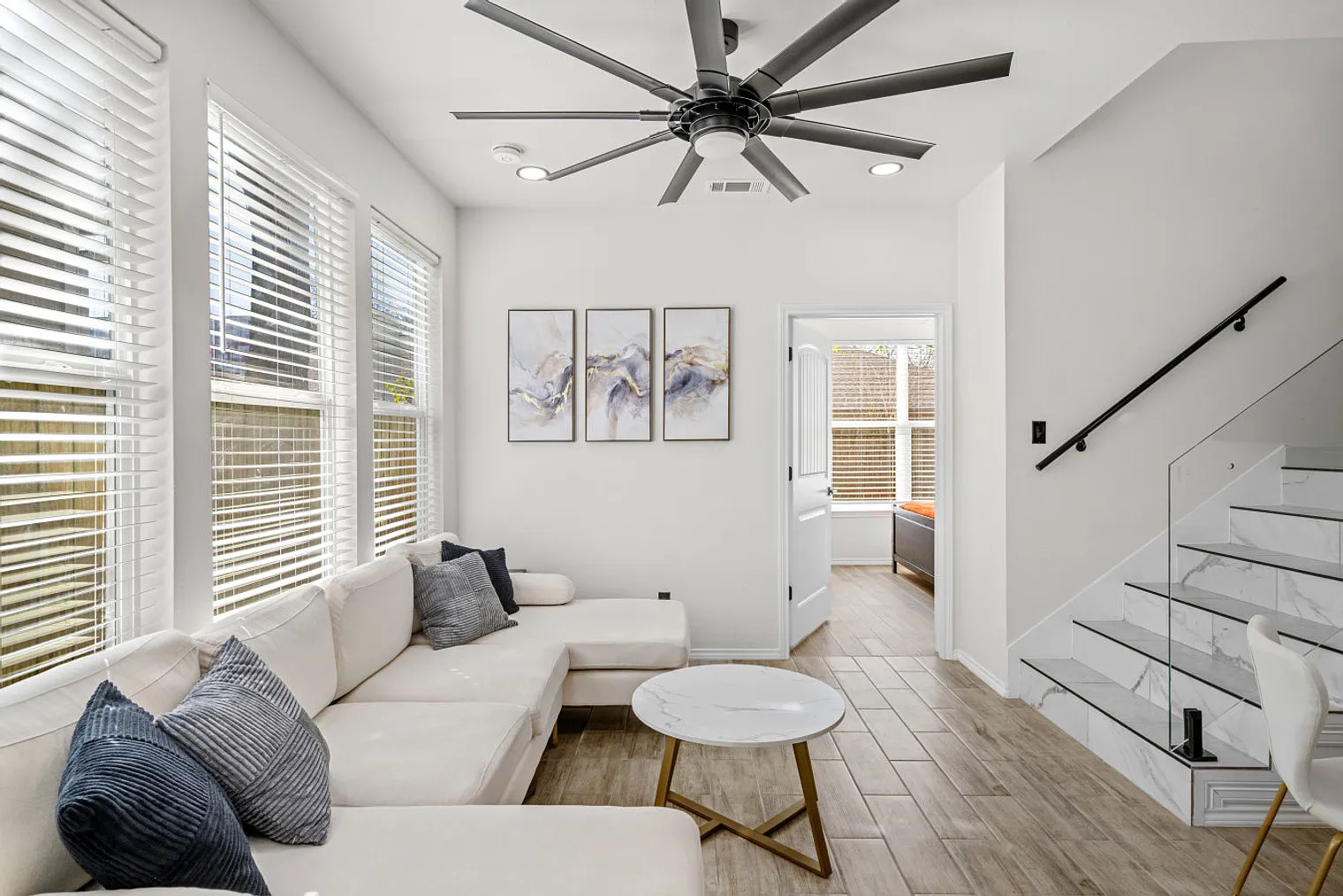4 bed, 4.0 bath, 2271 sqft, $6,998 — Photo 3