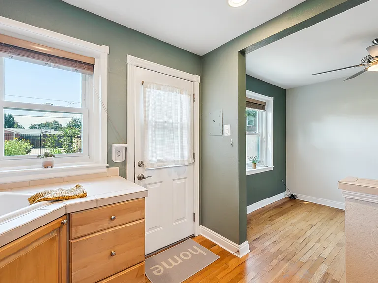 2873 Jasmine St — Photo 4