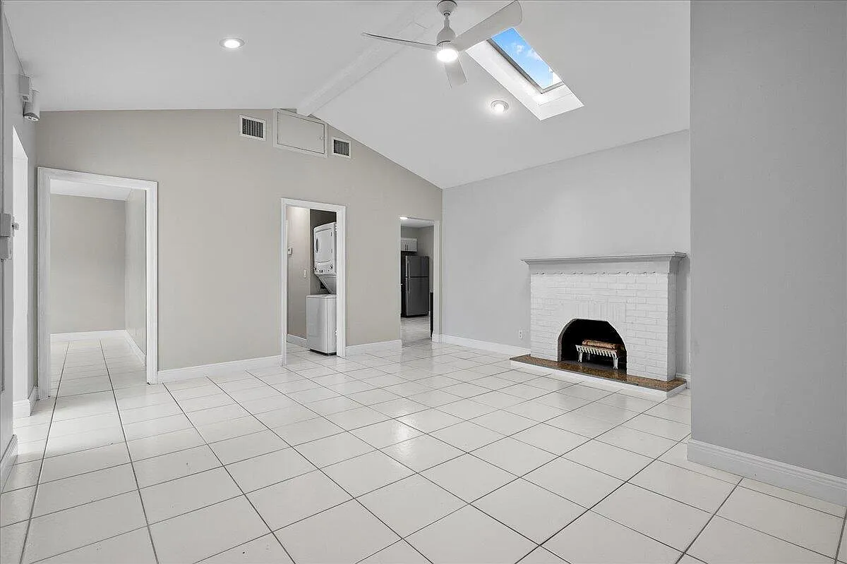 1 bed, 1.0 bath, 705 sqft, $2,050 — Photo 4