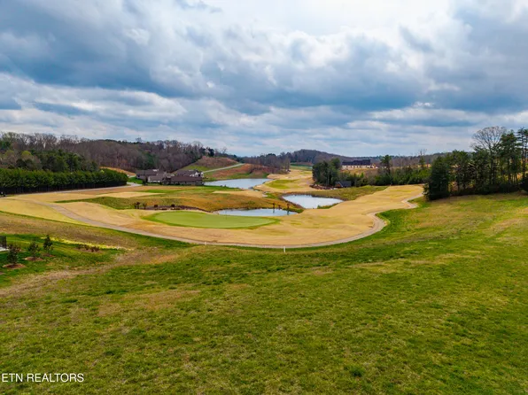865 Navigator Dr, Lenoir City, TN 37772