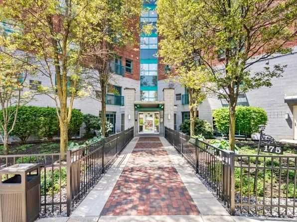 175 Cottage St APT 710, Chelsea, MA 02150