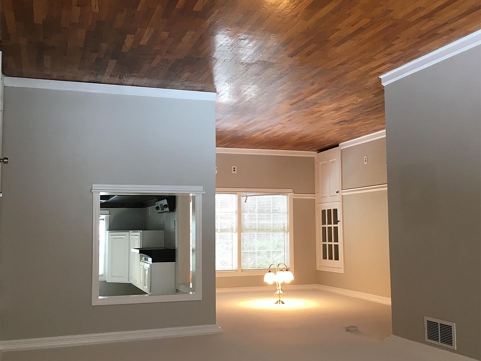 2nd image of 2 E 60th St APT 3