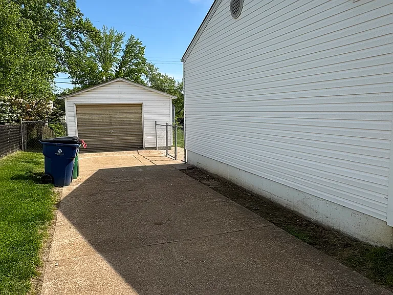 223 Toulon Dr — Photo 11