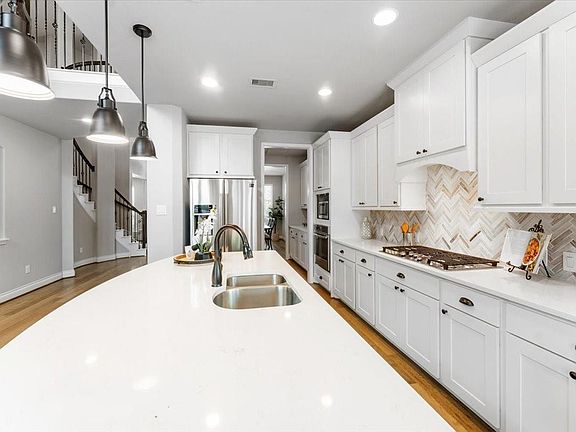4th image of 18843 Collins View Dr