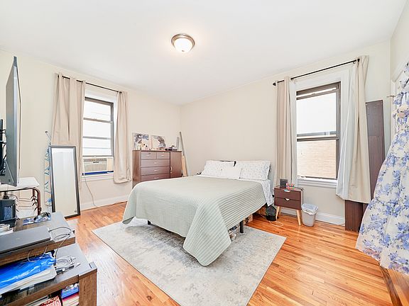 5th image of 56 Bennett Ave APT 5E