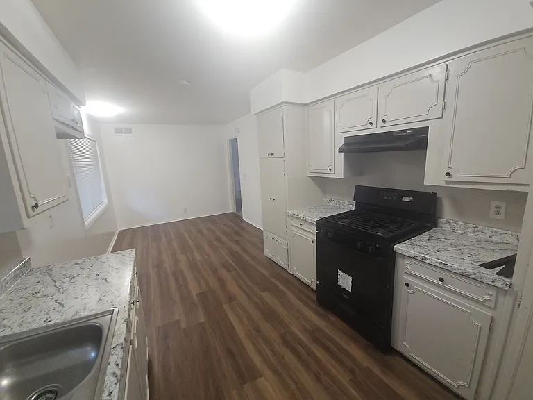 909 Ashland Ave — Photo 7