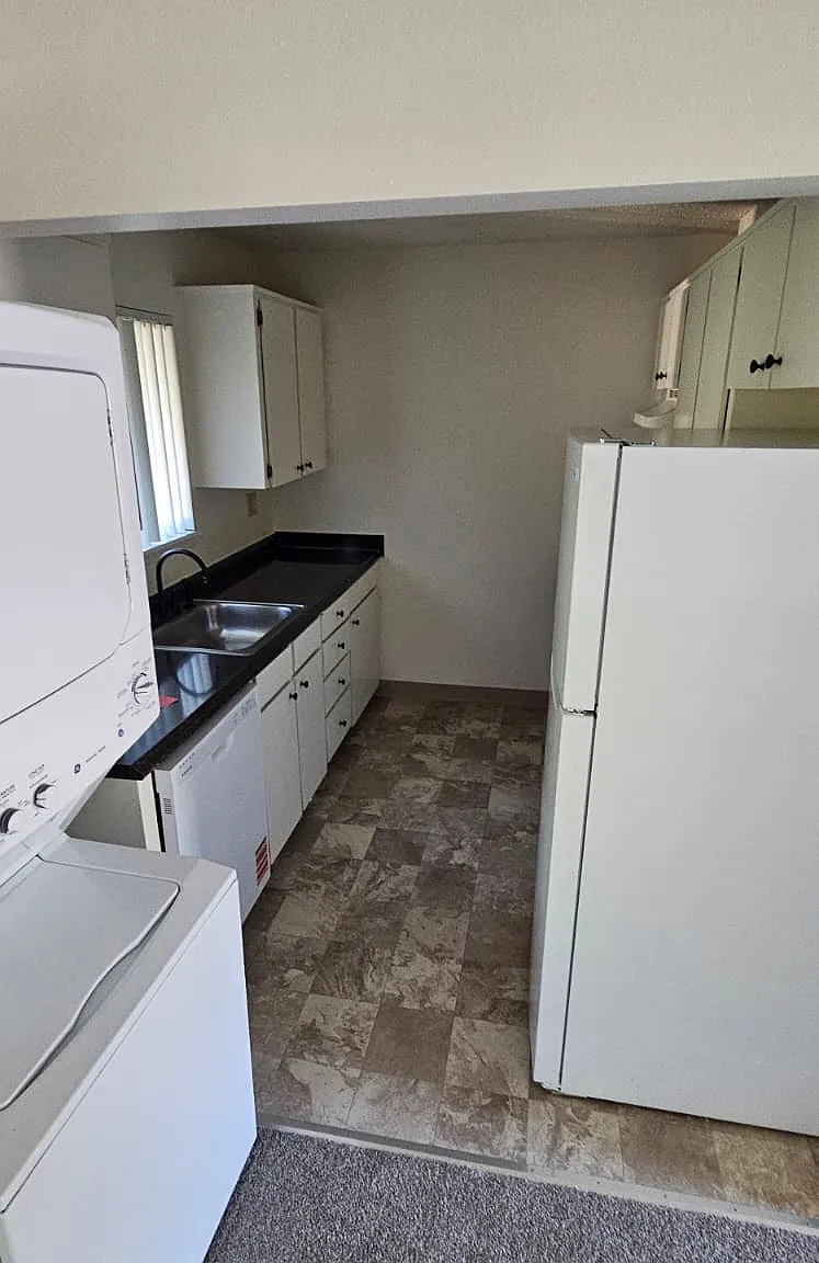 2 bed, 950 sqft, $1,600 — Photo 2