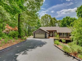 2060 Deep Woods Dr, Hendersonville, NC 28739