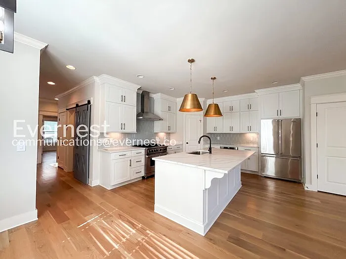 520 Moore Ave — Photo 6