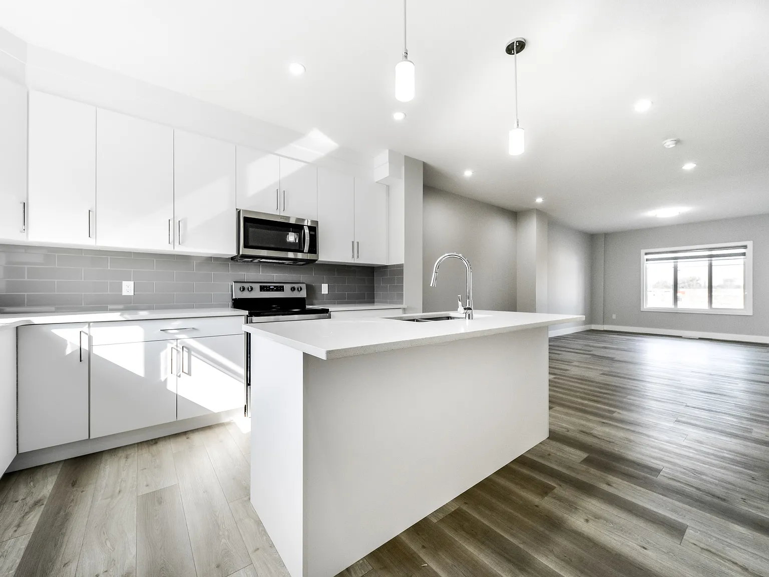 595 Blackstone Blvd — Photo 4