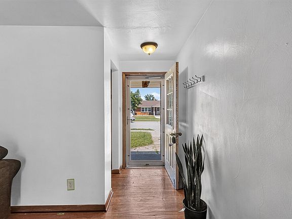 3rd image of 1688 Lilac Ln