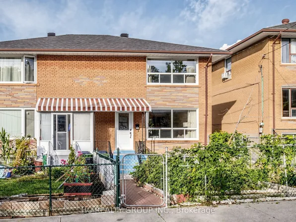 362 Highfield Rd, Toronto, ON M4L 2V6