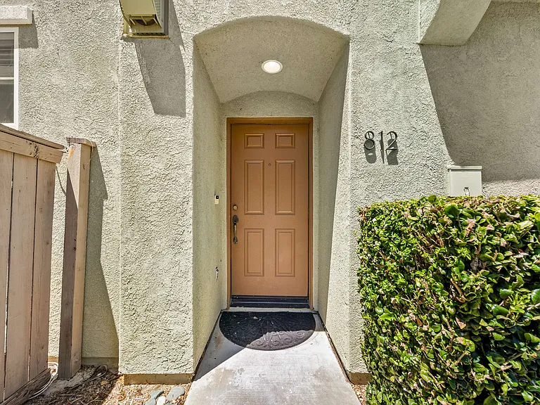 812 Mahogany St — Photo 2