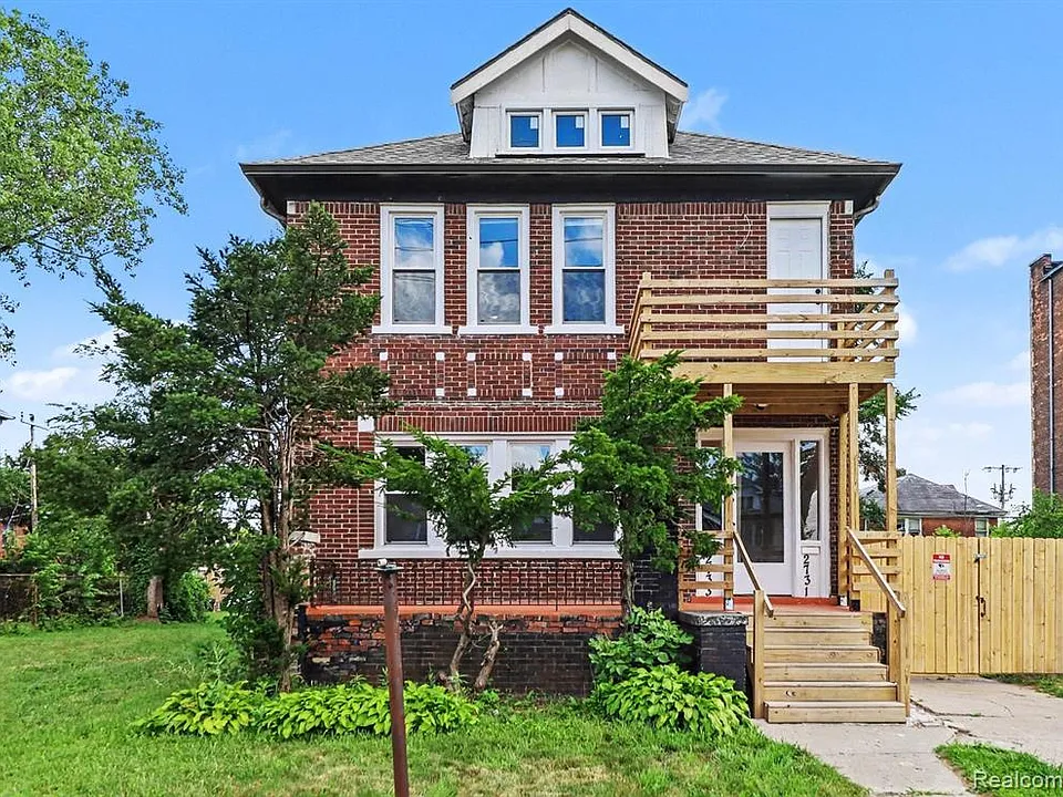 2731 & 2733 Elmhurst St
