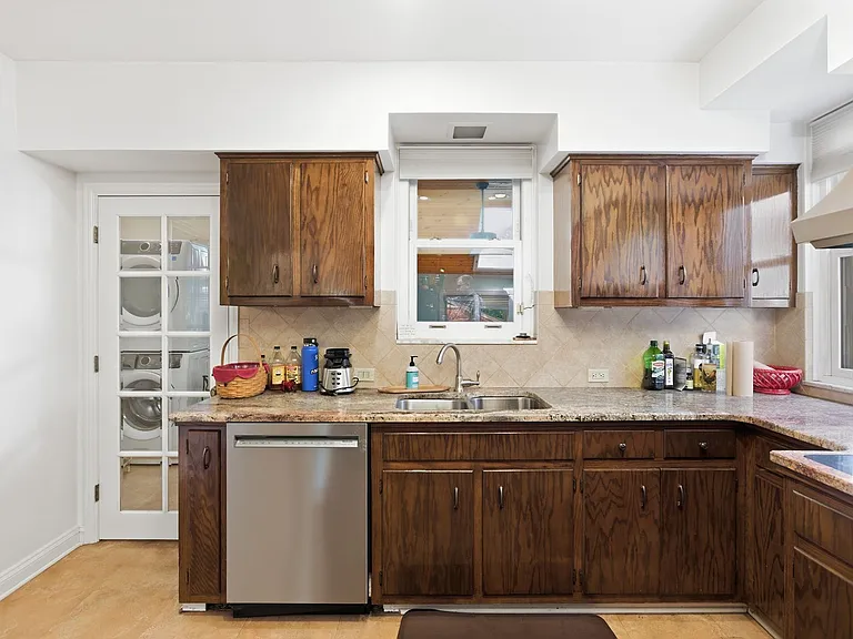 1524 Murray Ave — Photo 8