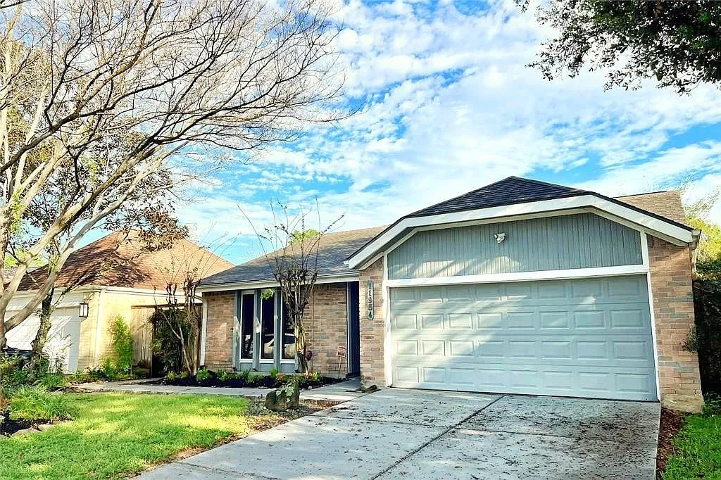 3 bed, 2.0 bath, 1739 sqft, $2,050 — Photo 2