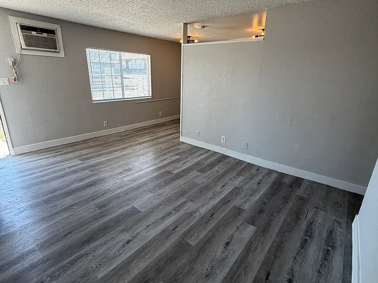 2204 Sunrise Ave #6 — Photo 3